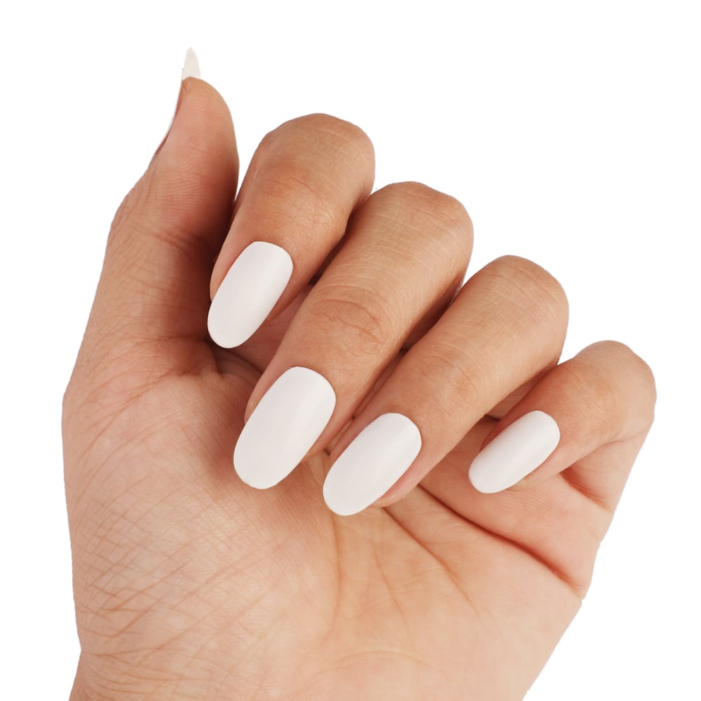 Milky white nails are a must-see manicure trend – Scratch