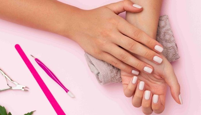 white_nails_the_nail_shop